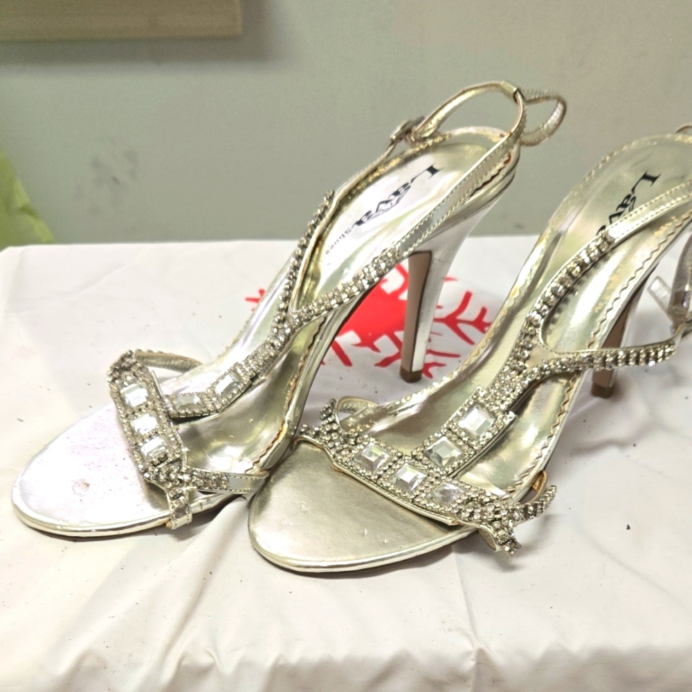 NEW Lava Rhinestone Silver Cocktail Pumps Sz 9.5
